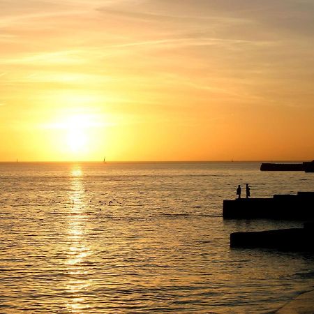 Bed and Breakfast Cour Des Dames La Rochelle  Esterno foto