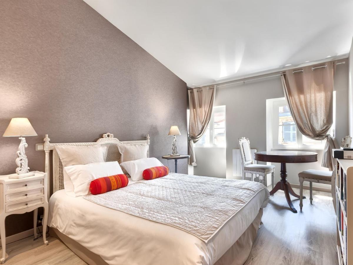 Bed and Breakfast Cour Des Dames La Rochelle  Esterno foto