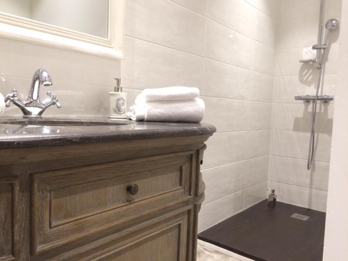 Bed and Breakfast Cour Des Dames La Rochelle  Esterno foto