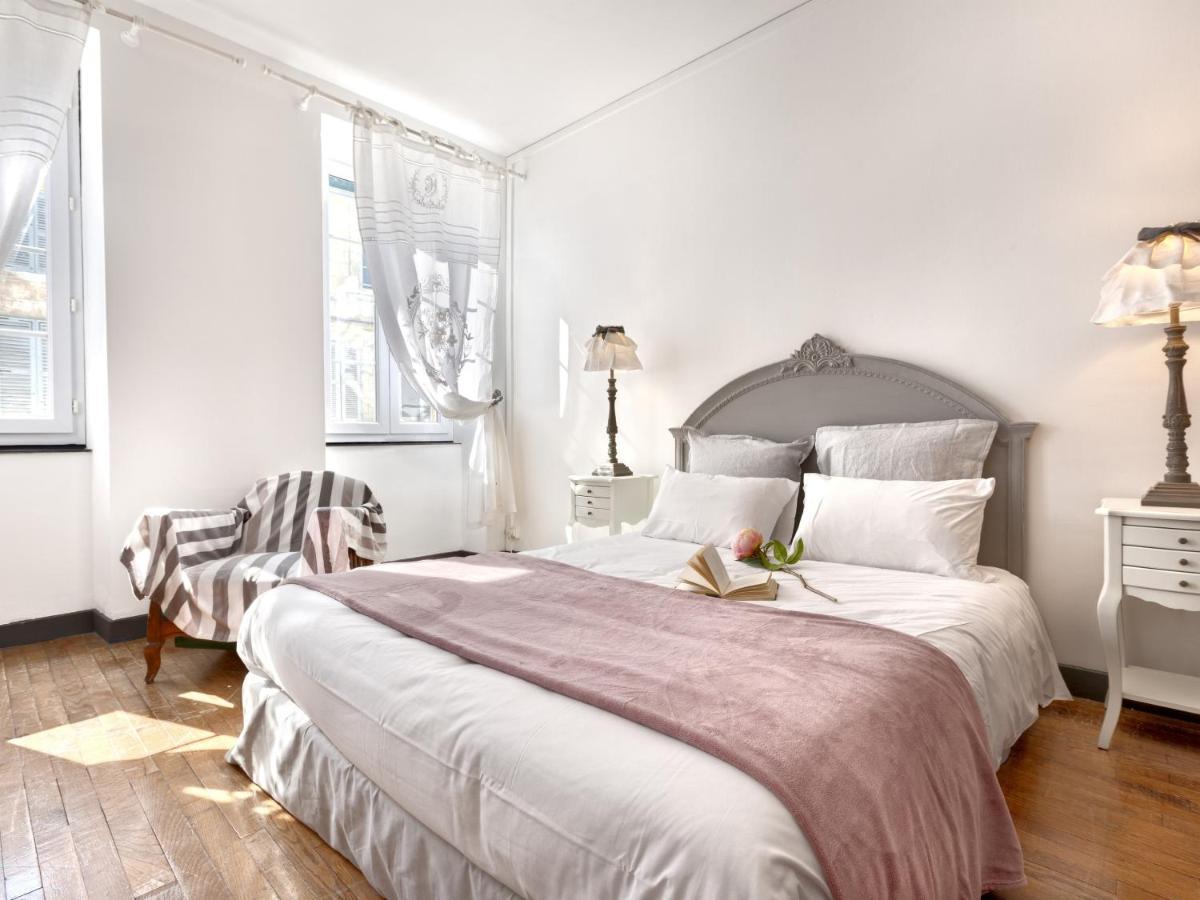 Bed and Breakfast Cour Des Dames La Rochelle  Esterno foto