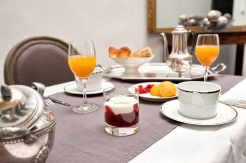 Bed and Breakfast Cour Des Dames La Rochelle  Esterno foto