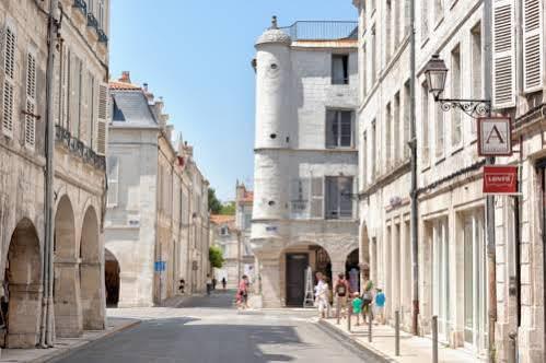 Bed and Breakfast Cour Des Dames La Rochelle  Esterno foto