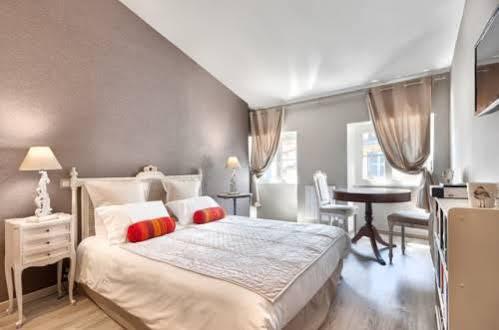 Bed and Breakfast Cour Des Dames La Rochelle  Esterno foto